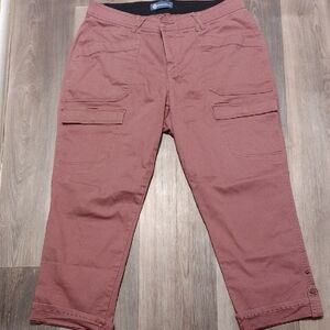 Democracy Women's Capris in Dusty Rose